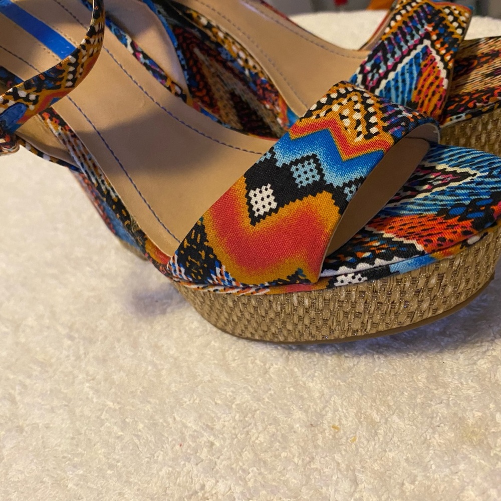 Almost Brand New Stylish Wedges By BCBG - Size 8.5 B - Wedge Height 5” - box 30 - Picture 6 of 10